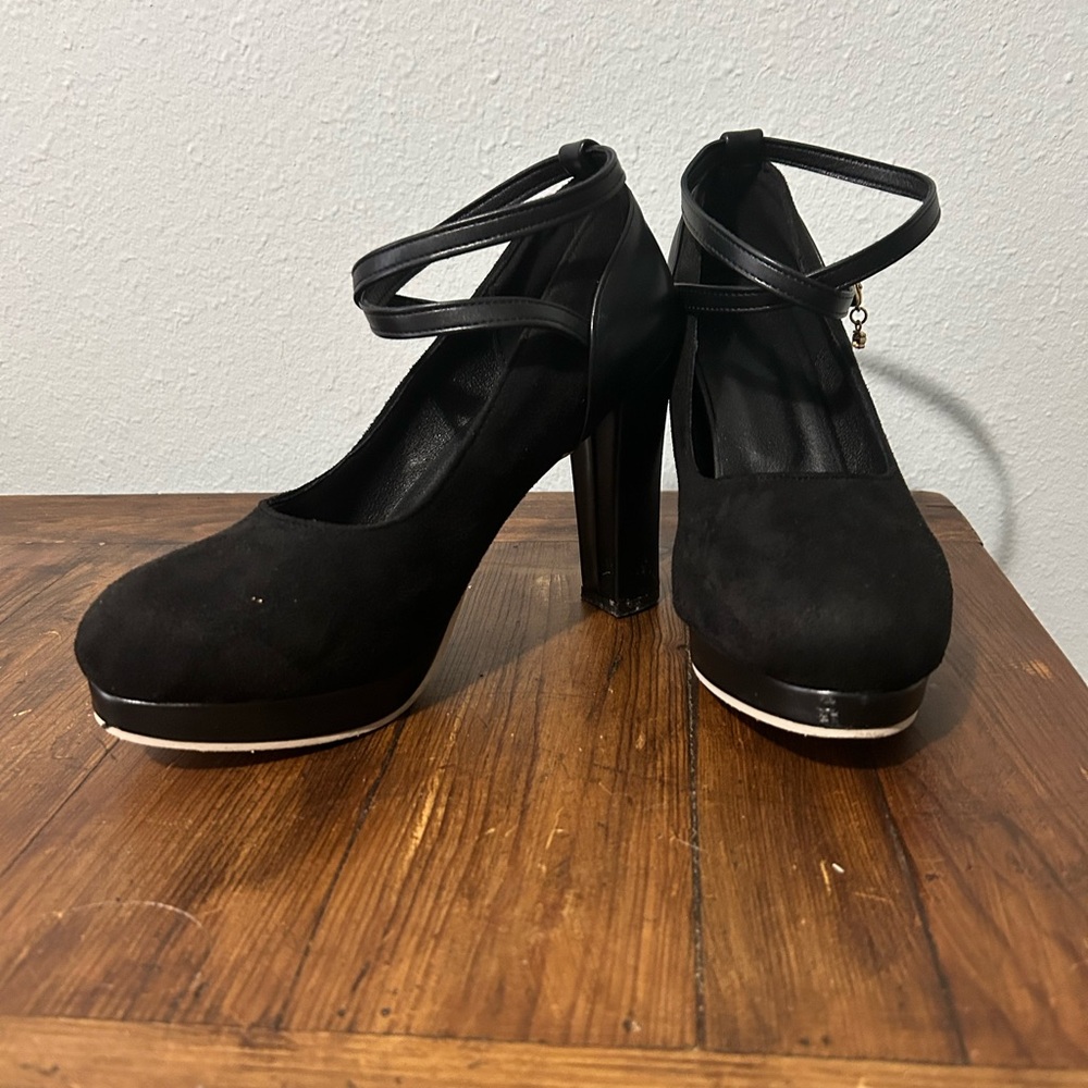 Chic Black Women's Heels with Ankle Strap